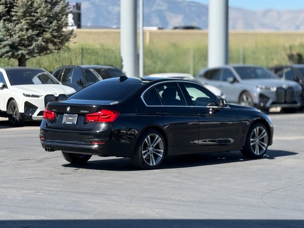 Used 2018 BMW 330i xDrive Sedan AWD/4WD image 5
