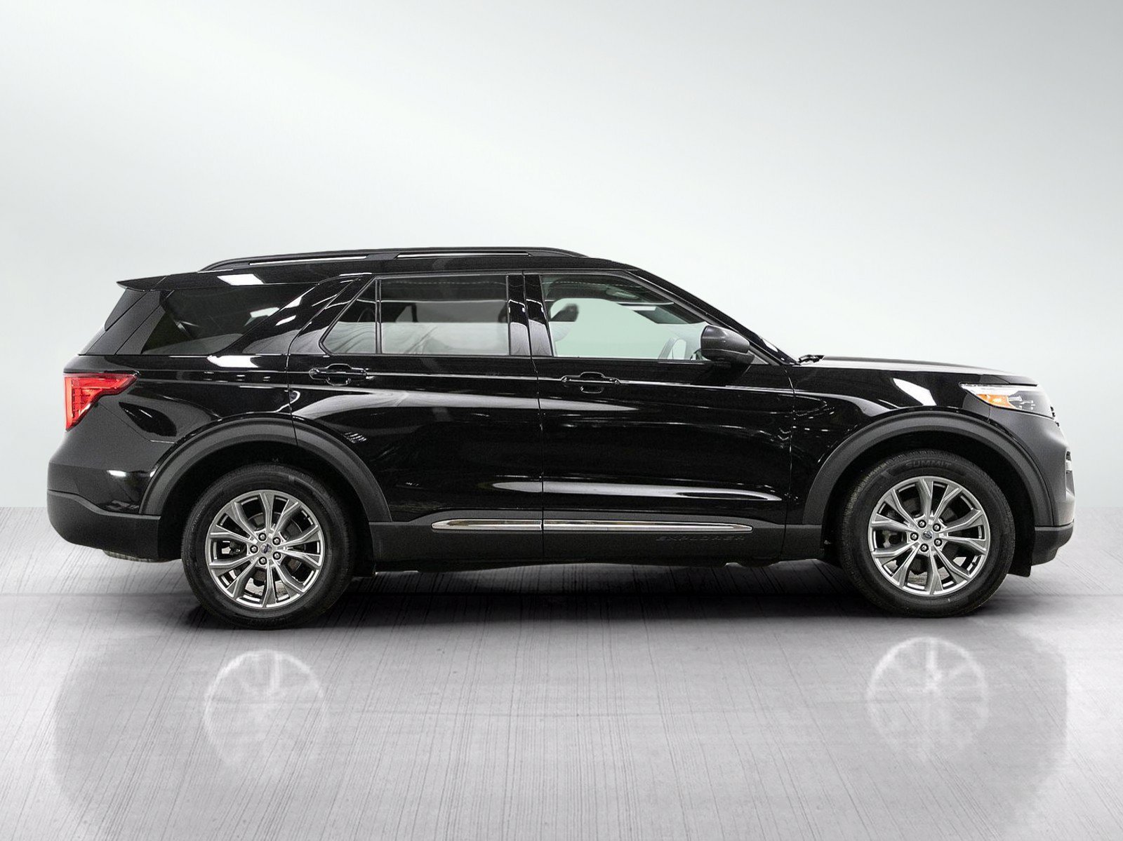Used 2020 Ford Explorer XLT w/ Equipment Group 202A AWD/4WD image 7