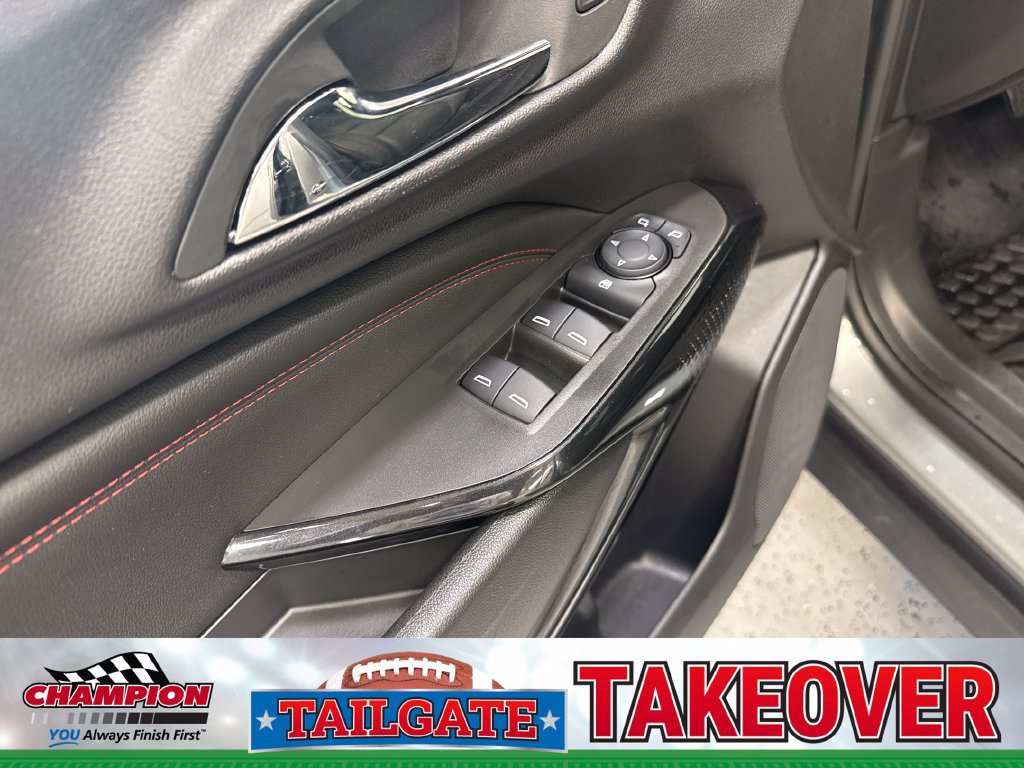 Used 2025 Chevrolet Trax RS w/ Sunroof Package FWD image 14