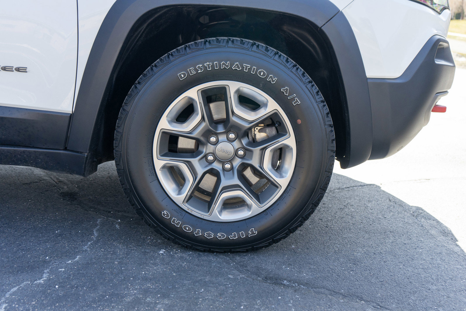 Used 2019 Jeep Cherokee Trailhawk w/ Cold Weather Group image 10