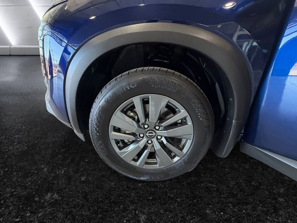 Used 2025 Nissan Pathfinder SV image 26