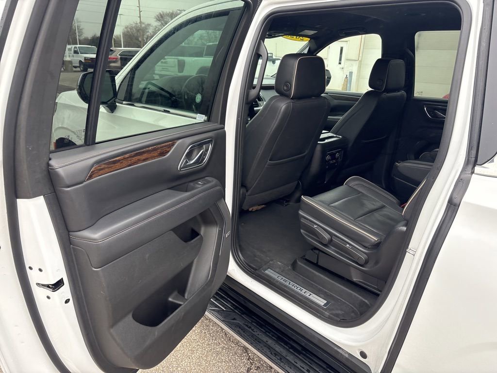 Used 2023 Chevrolet Suburban Premier AWD/4WD image 15