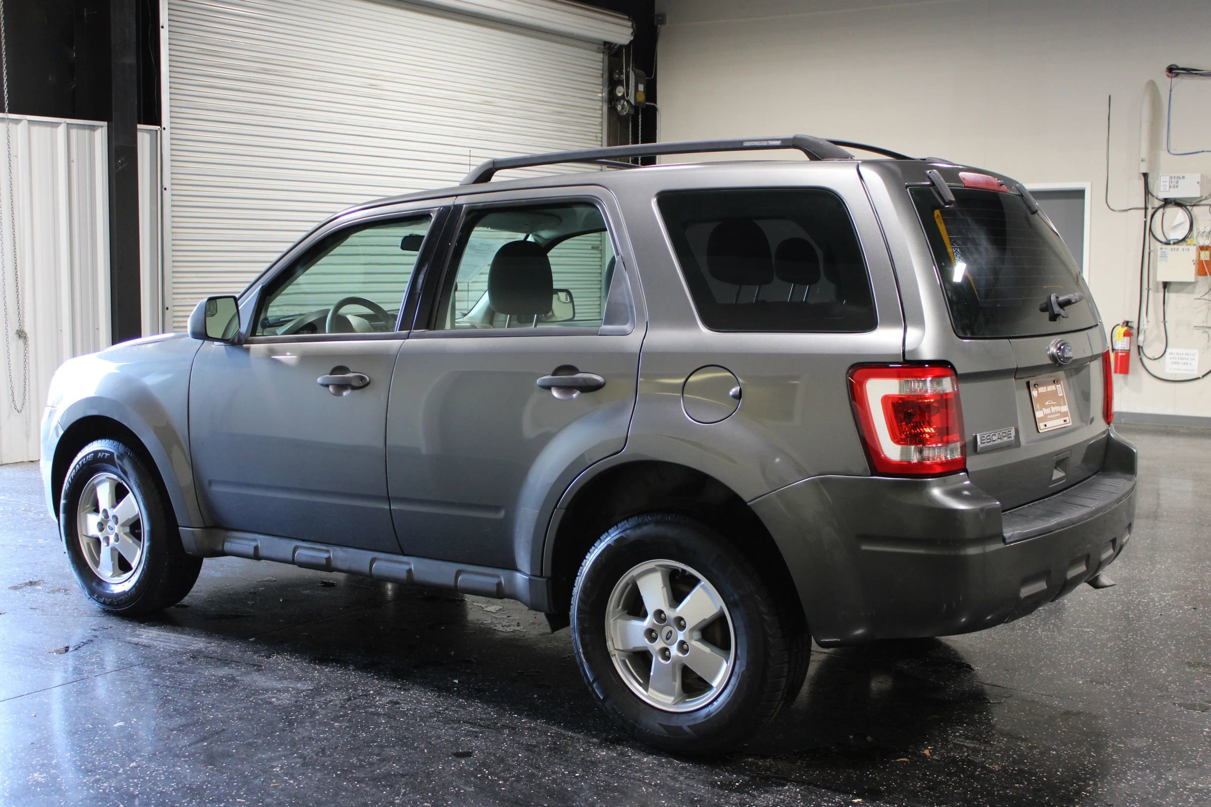 Used 2011 Ford Escape XLS w/ 101A Rapid Spec Order Code FWD image 5