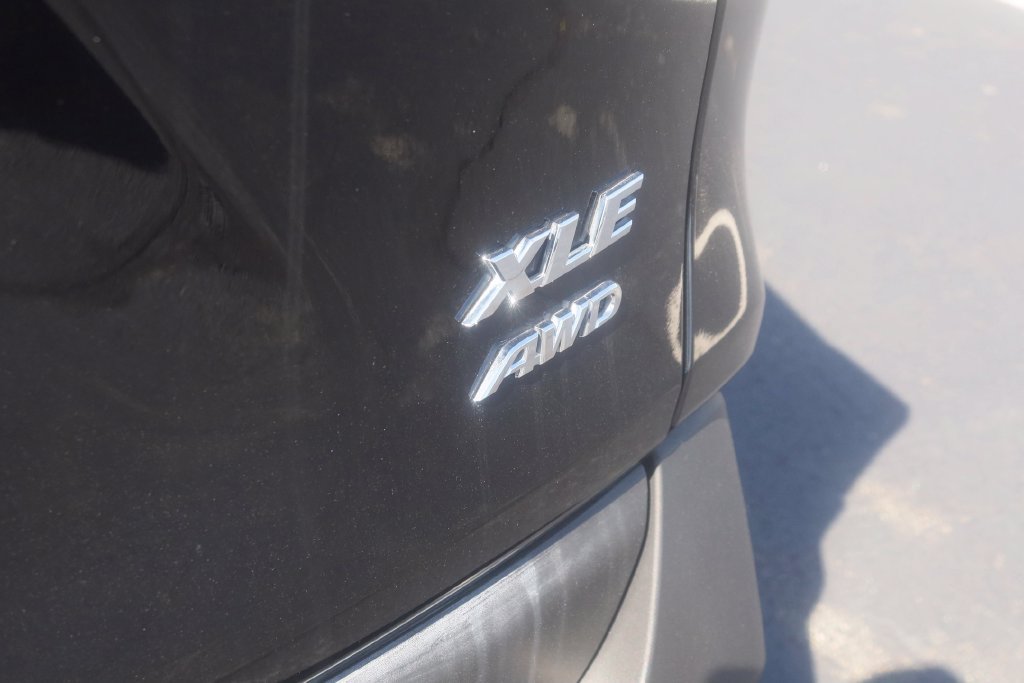 Used 2025 Toyota RAV4 XLE AWD/4WD image 28