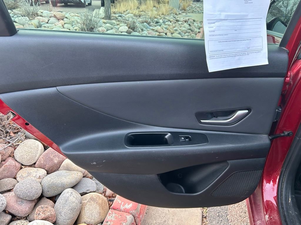 Used 2023 Hyundai Elantra Limited image 28