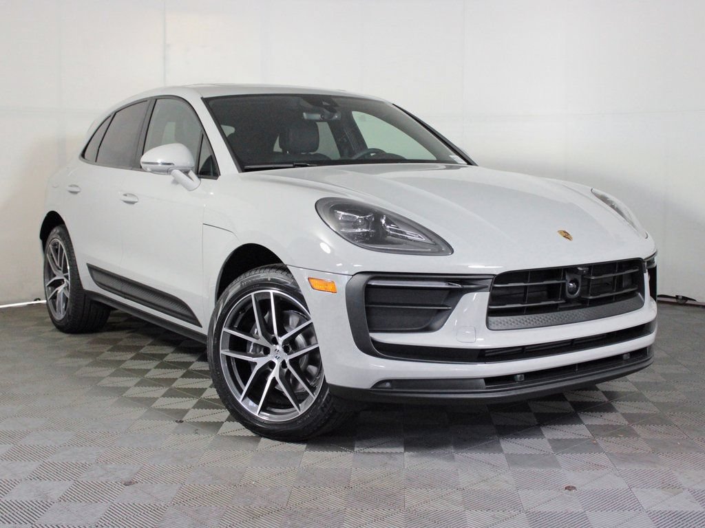 Certified 2026 Porsche Macan AWD/4WD image 9