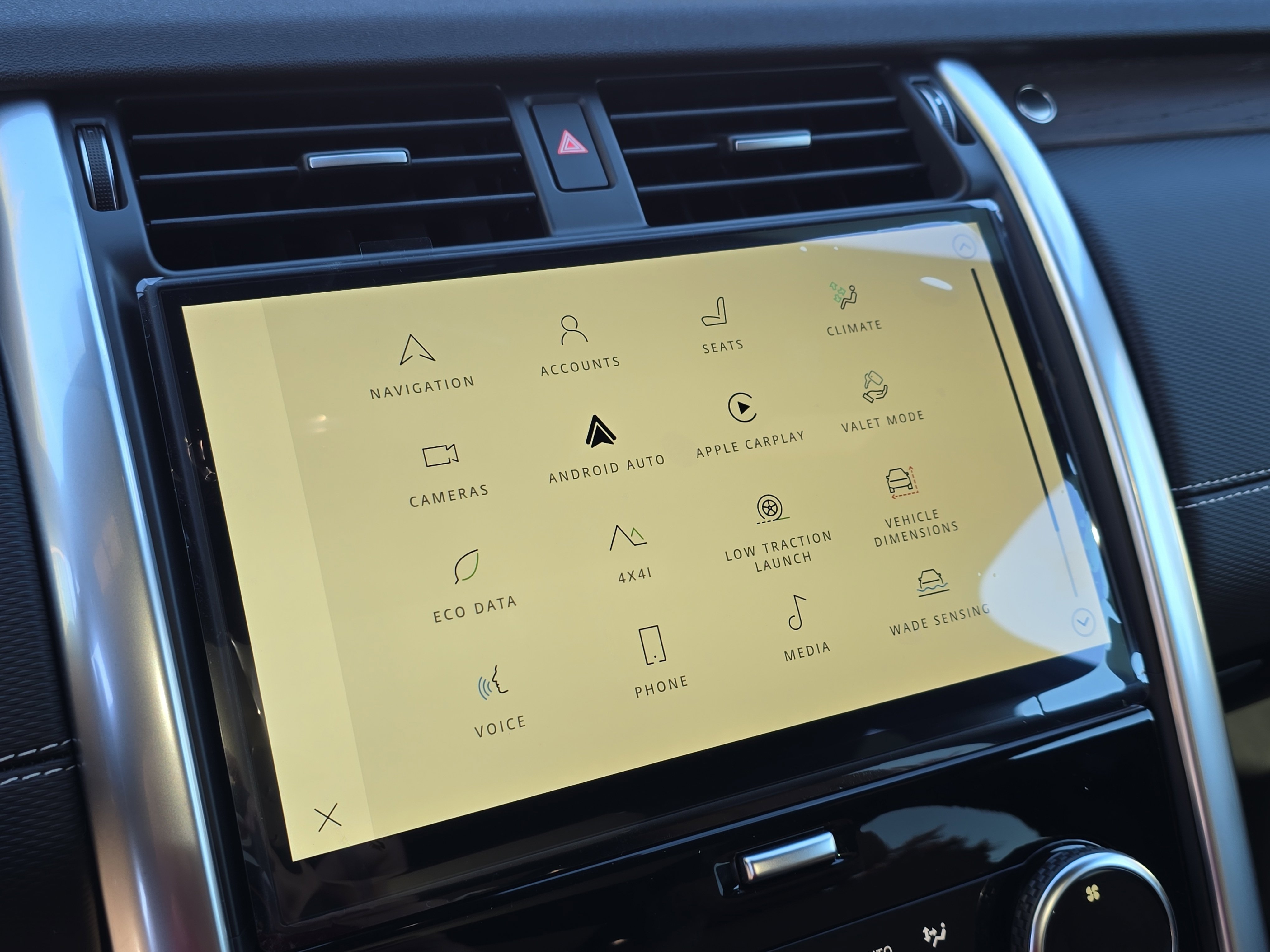 New 2026 Land Rover Discovery Dynamic SE image 21