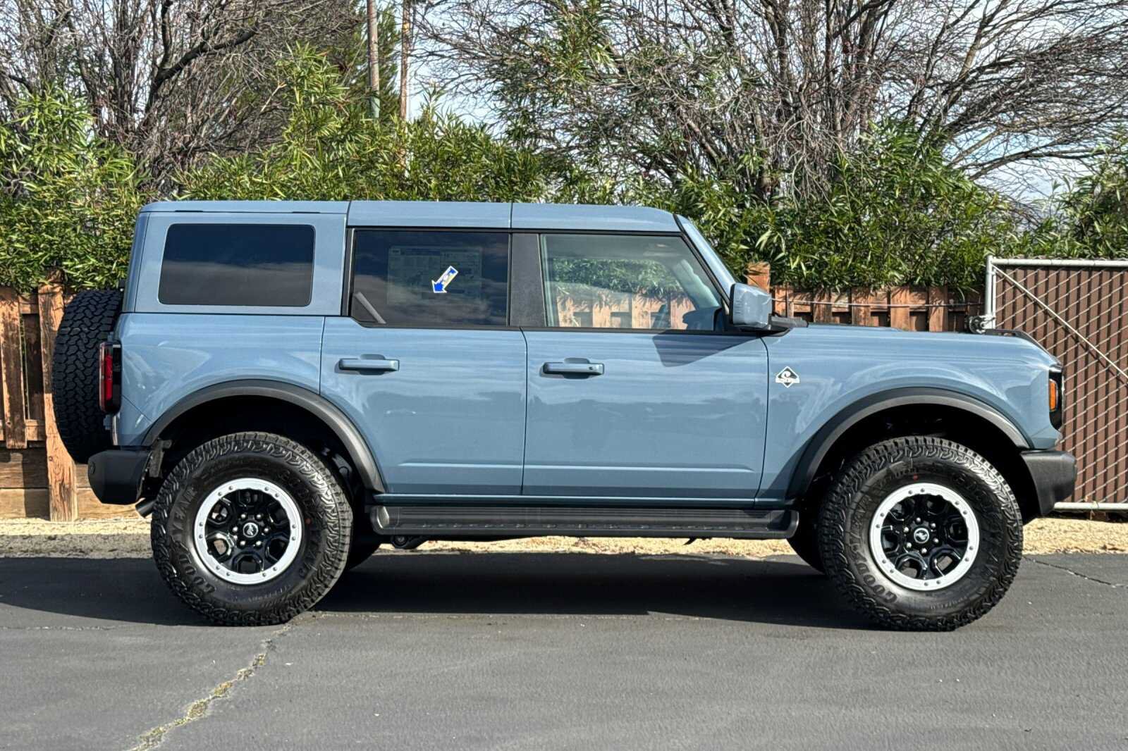 New 2025 Ford Bronco Outer Banks w/ Sasquatch Package AWD/4WD image 3