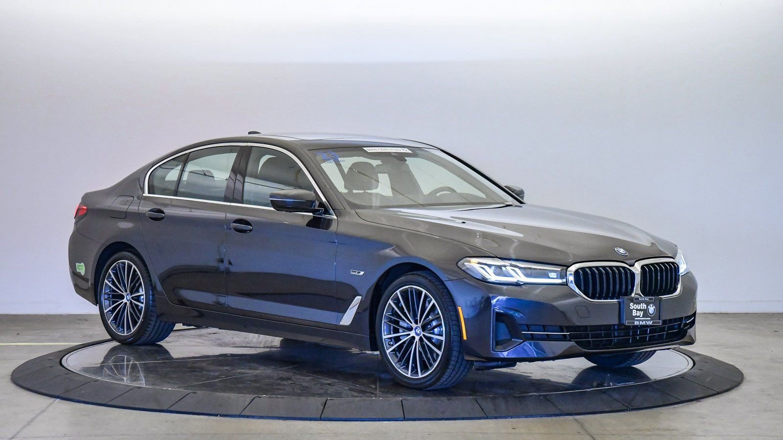 Certified 2023 BMW 530e w/ Premium Package image 6