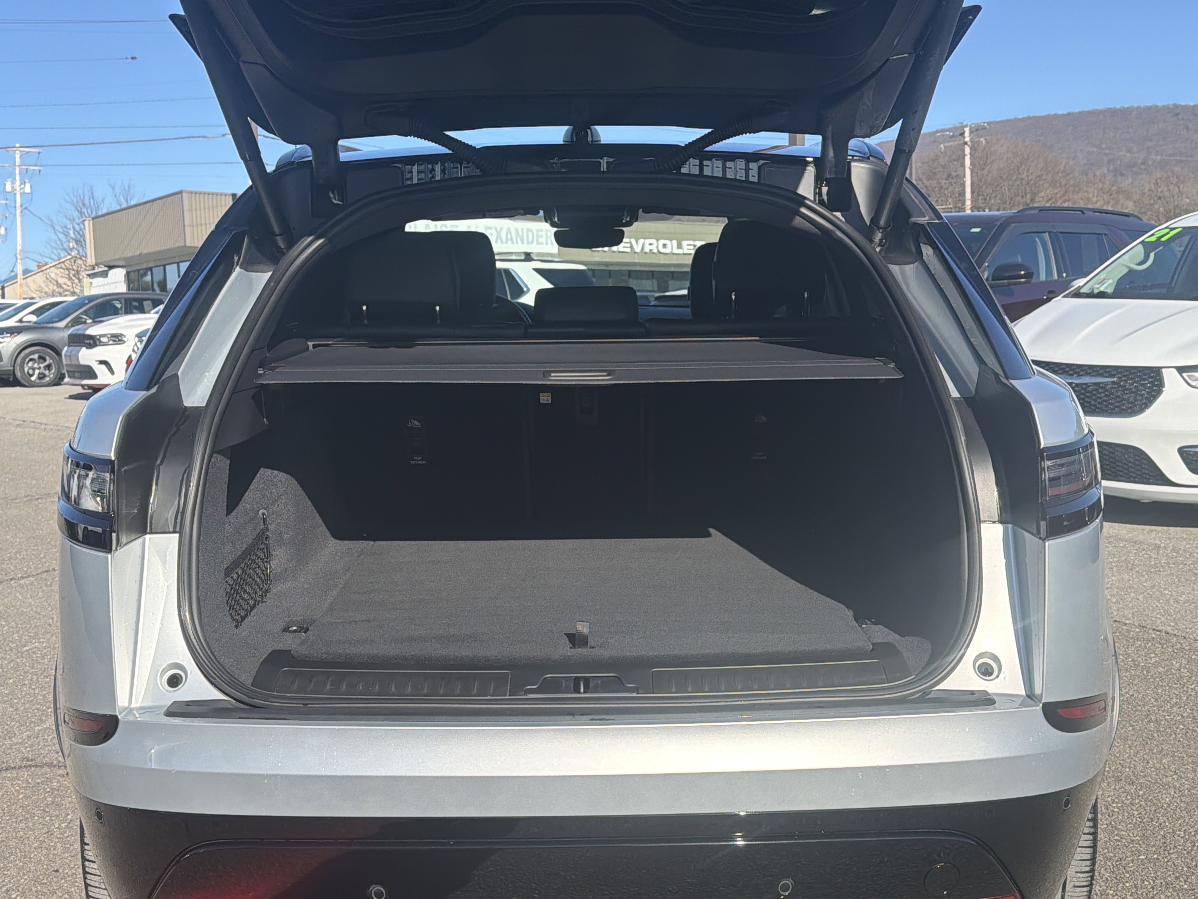 Used 2024 Land Rover Range Rover Velar Dynamic SE image 5