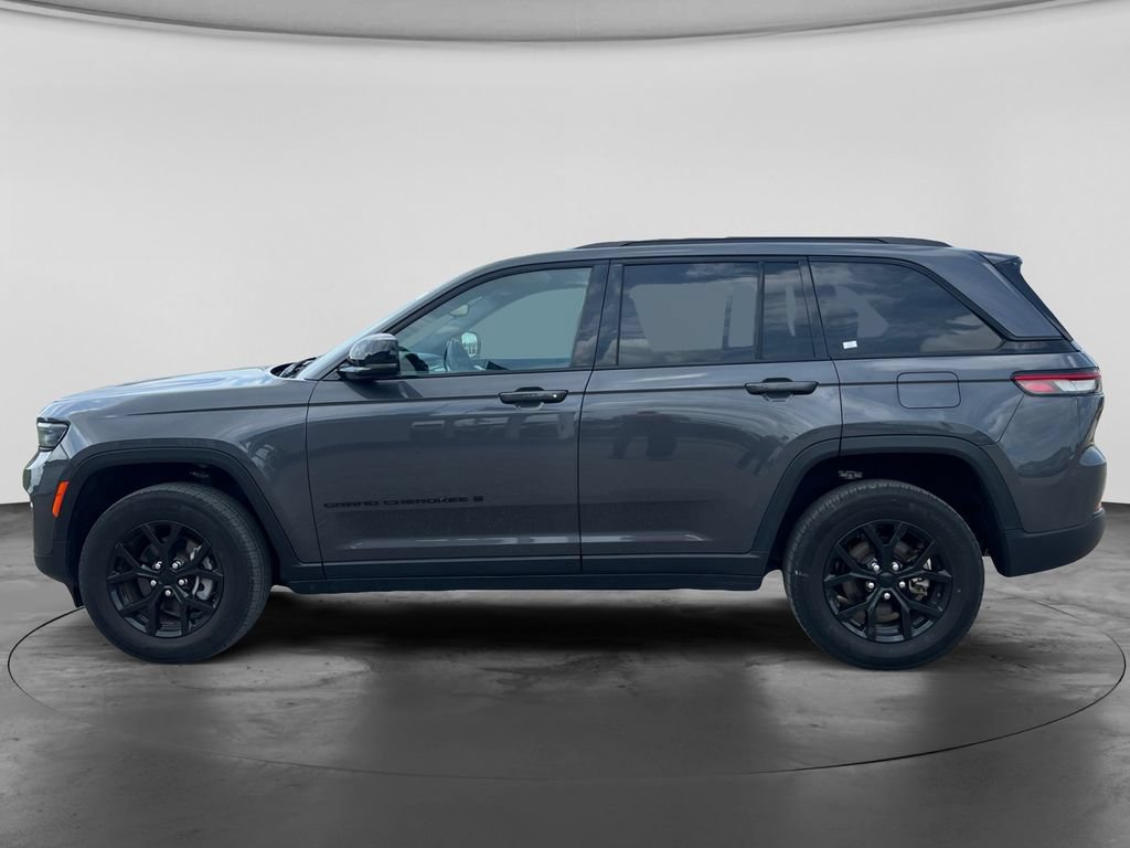 Used 2024 Jeep Grand Cherokee Altitude AWD/4WD image 6