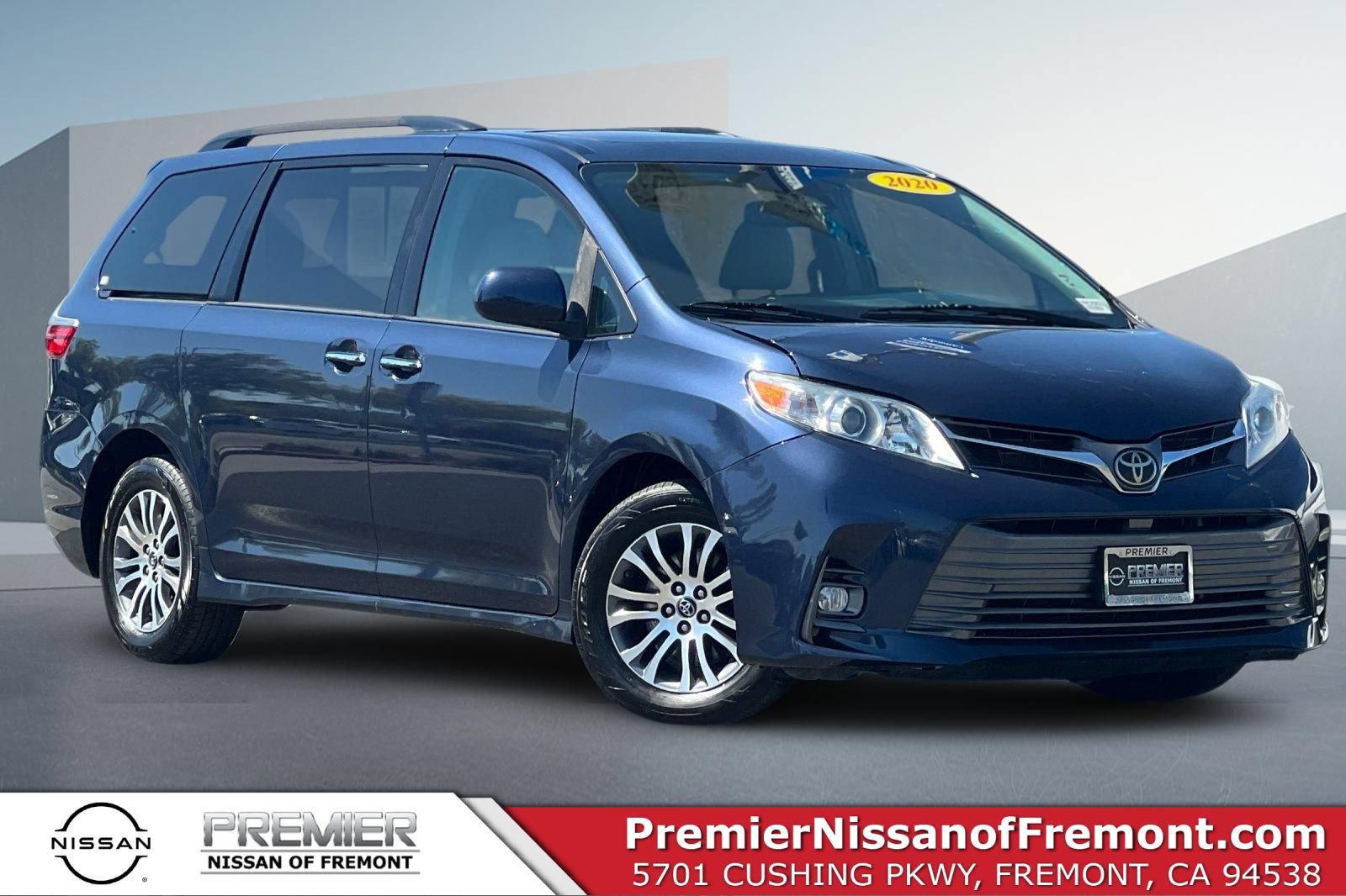 Used 2020 Toyota Sienna XLE FWD image 1