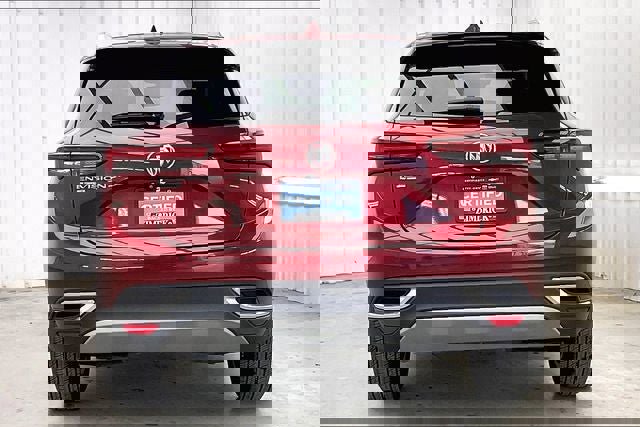 Used 2022 Buick Envision Essence w/ Safety Package image 4