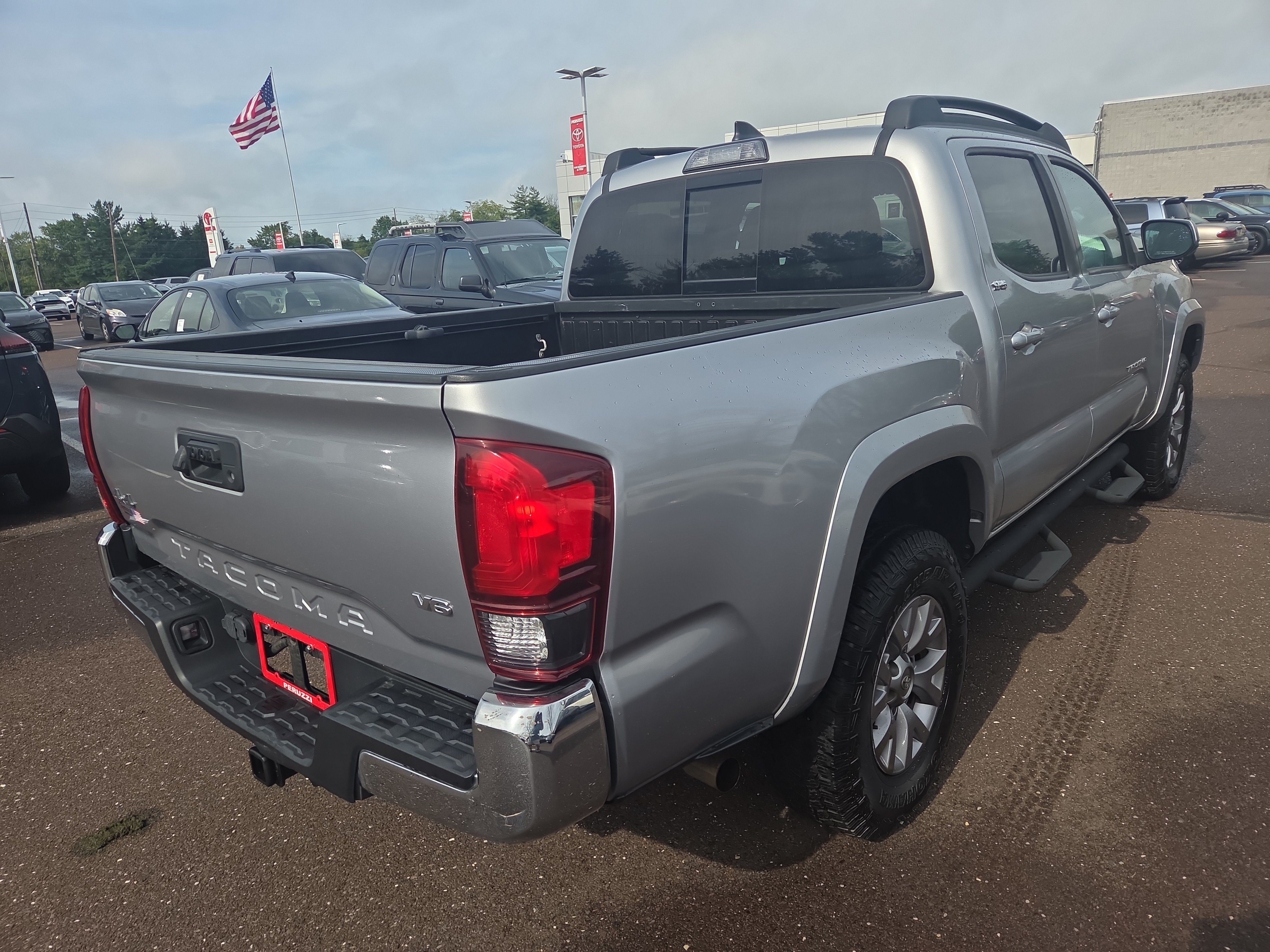 Used 2019 Toyota Tacoma SR5 AWD/4WD image 3