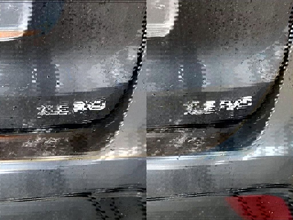 Used 2021 Toyota Highlander XLE image 29