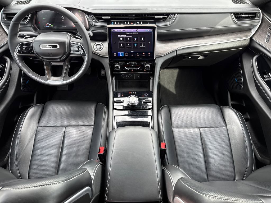 Used 2022 Jeep Grand Cherokee Overland w/ Luxury Tech Group IV AWD/4WD image 13
