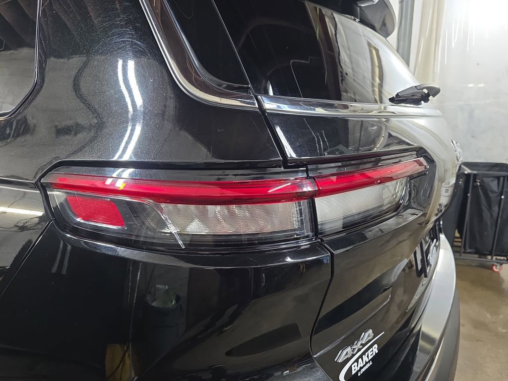 Used 2024 Jeep Grand Cherokee L Limited w/ Luxury Tech Group II image 39