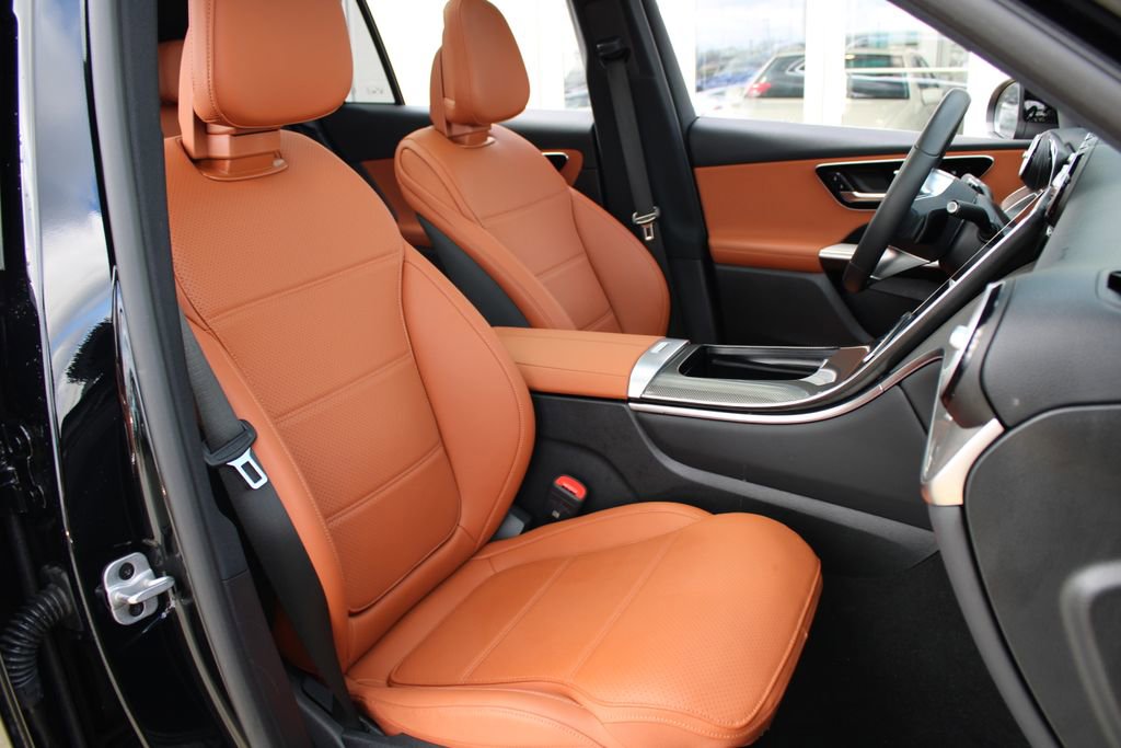 Used 2025 Mercedes-Benz GLC 300 4MATIC image 26