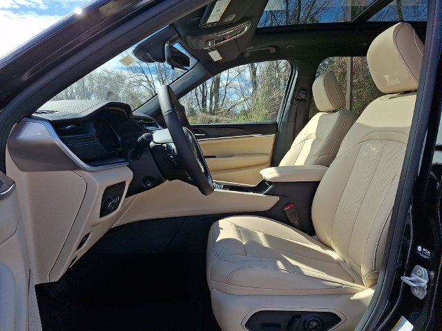 New 2026 Jeep Grand Cherokee Limited w/ Luxury Tech Group II AWD/4WD image 9