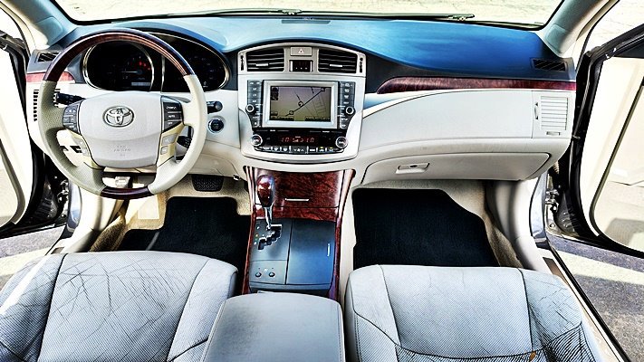Used 2011 Toyota Avalon Limited image 14