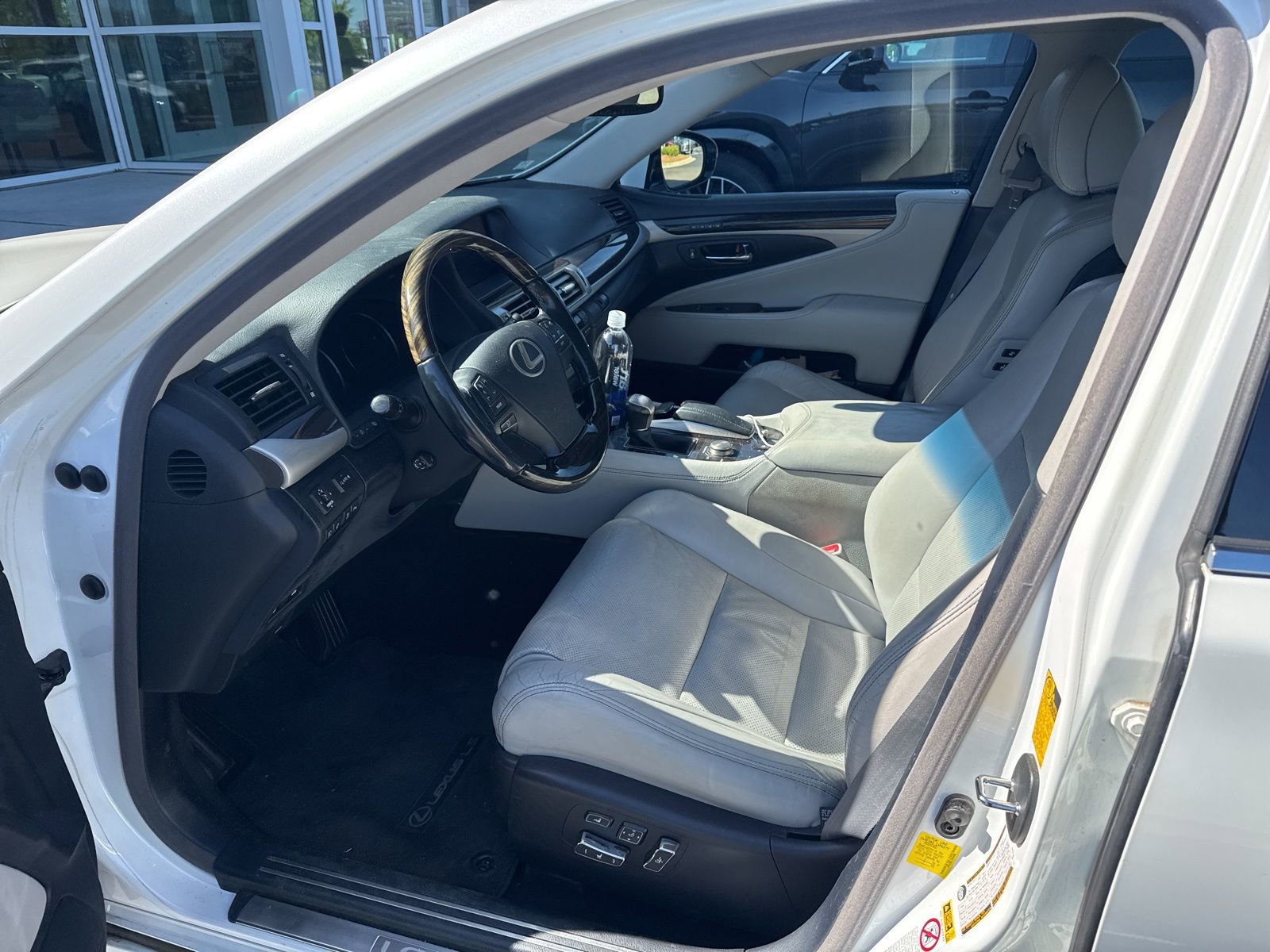 Used 2013 Lexus LS 460 AWD w/ Comfort Pkg image 2