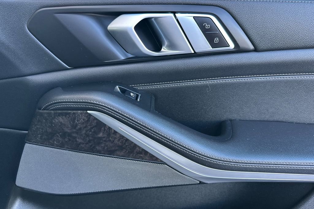 Used 2021 BMW X5 xDrive40i w/ M Sport Package image 19