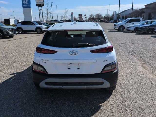 Used 2022 Hyundai Kona SE image 18