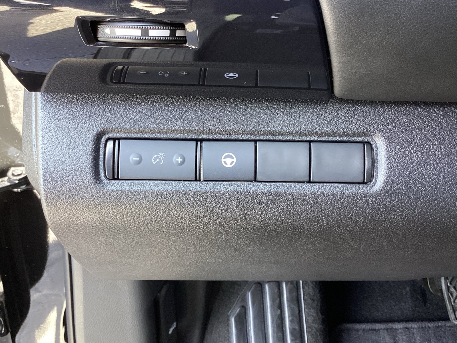 Used 2024 Nissan Pathfinder SV FWD image 30