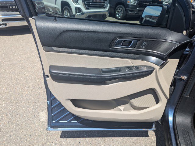 Used 2018 Ford Explorer XLT w/ Equipment Group 202A AWD/4WD image 9