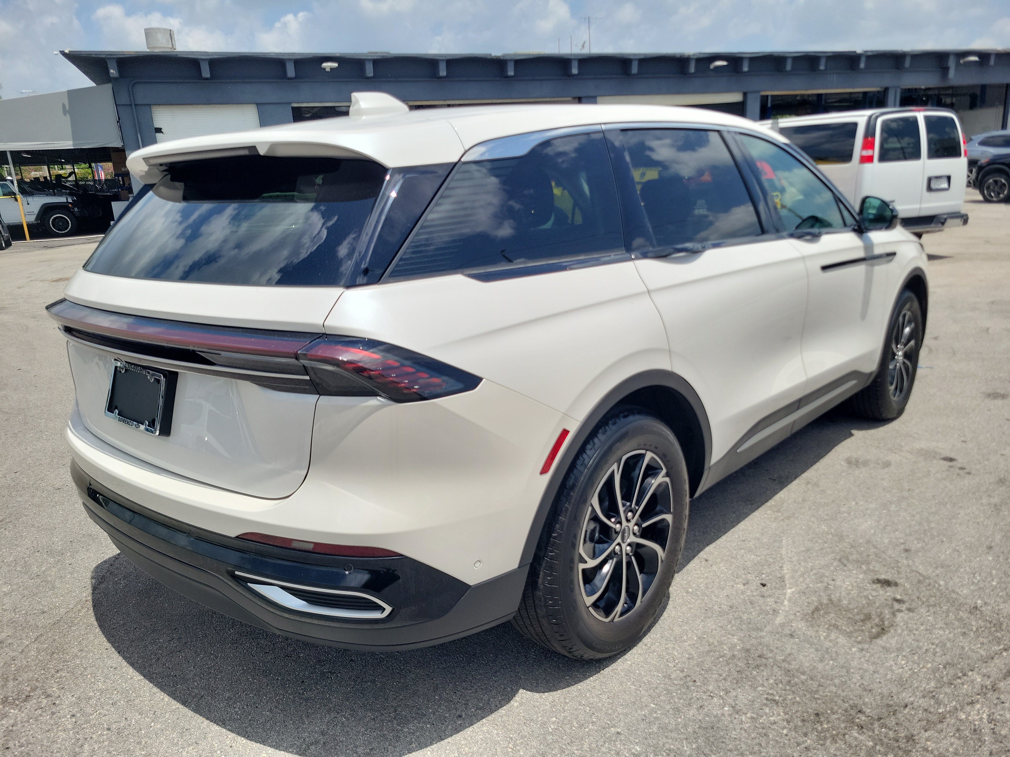 Used 2024 Lincoln Nautilus Premier AWD/4WD image 5