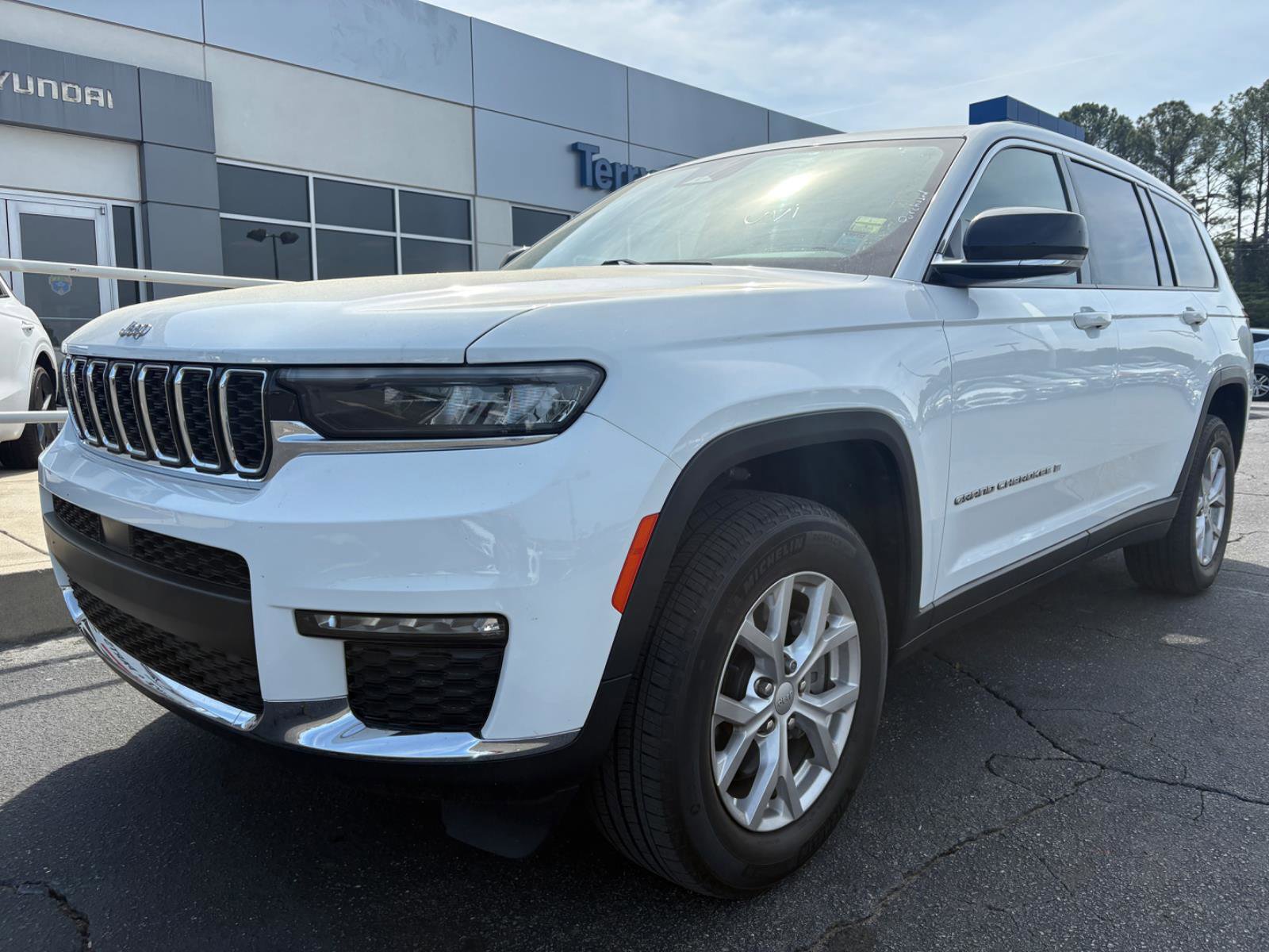 Used 2023 Jeep Grand Cherokee L Limited AWD/4WD image 1