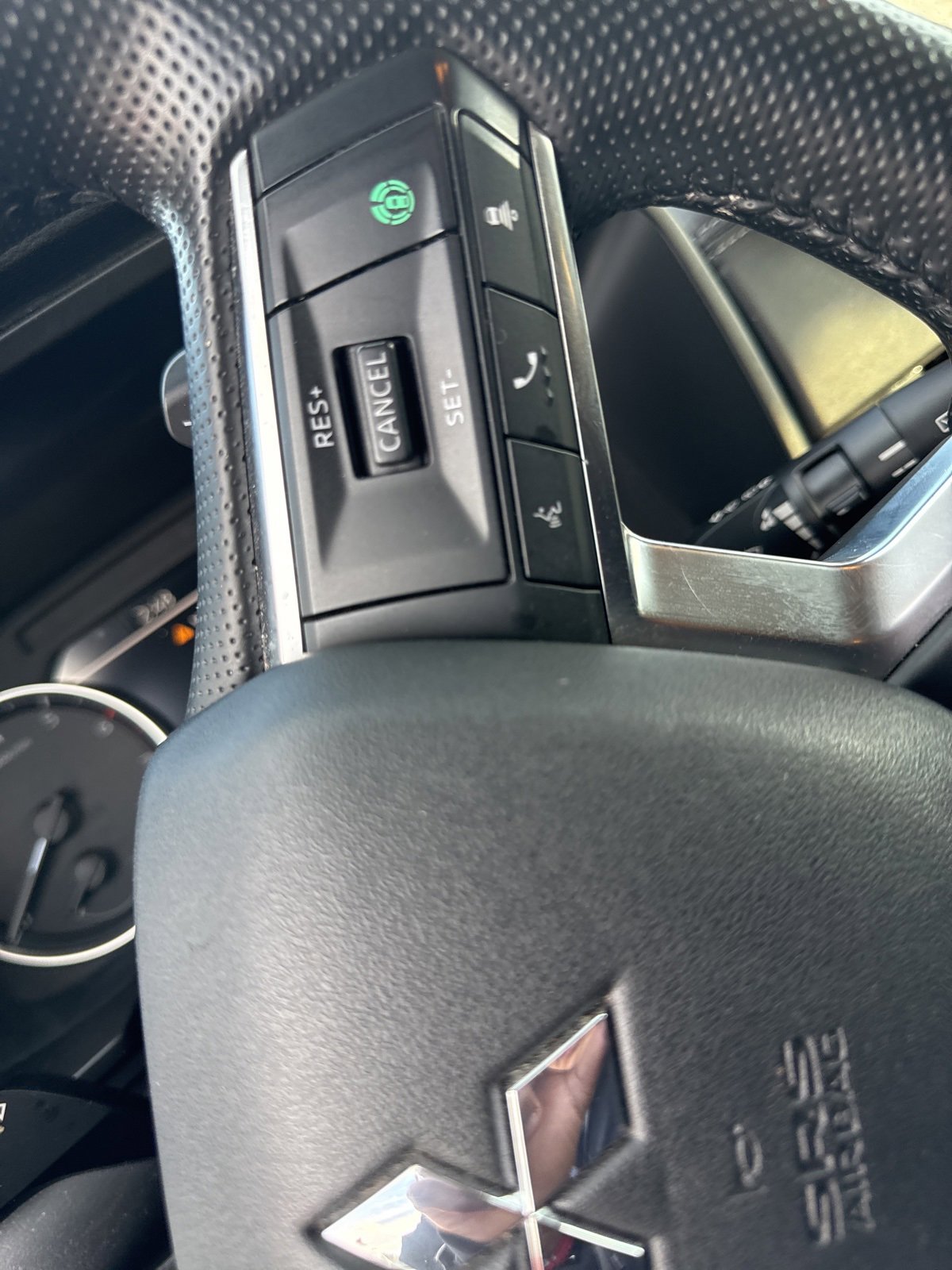 Used 2024 Mitsubishi Outlander SE Black Edition image 11