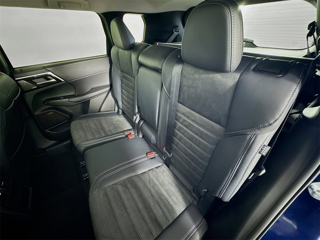 New 2025 Mitsubishi Outlander SE image 26