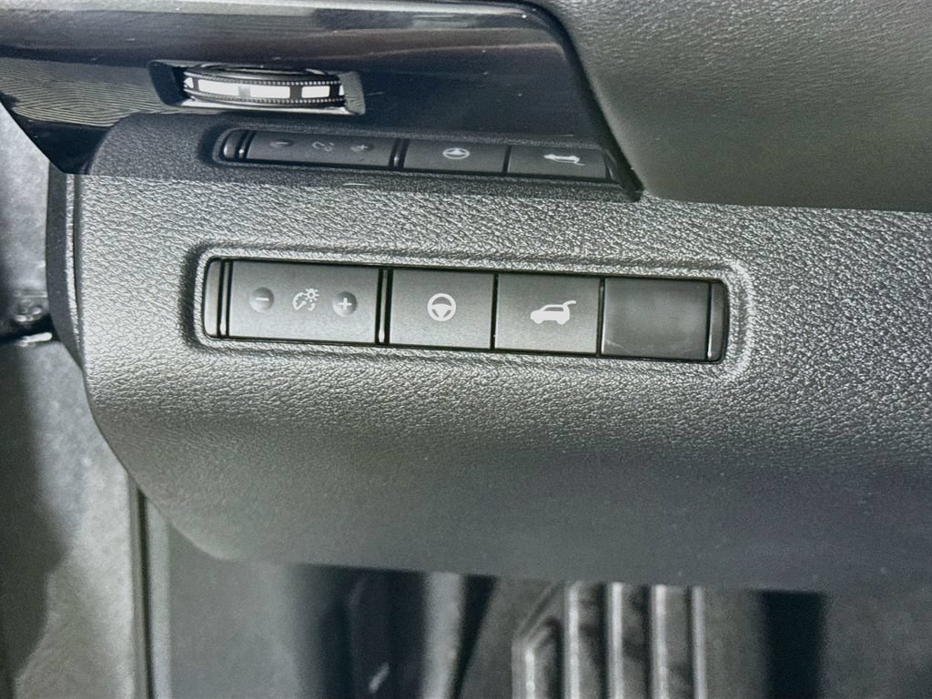 Used 2025 Nissan Pathfinder SV w/ Black Appearance Package AWD/4WD image 19