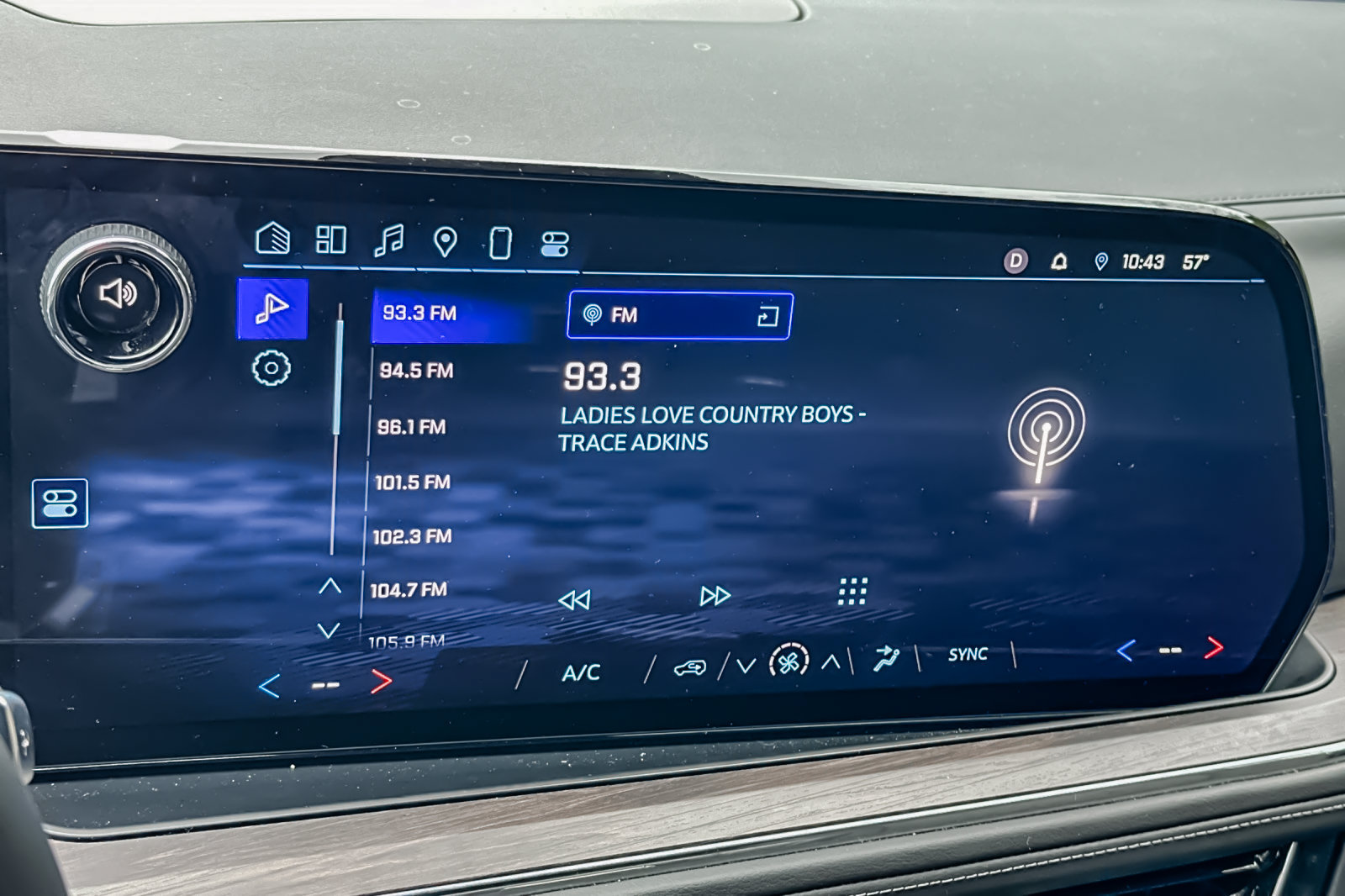 Used 2025 Chevrolet Tahoe LS AWD/4WD image 18
