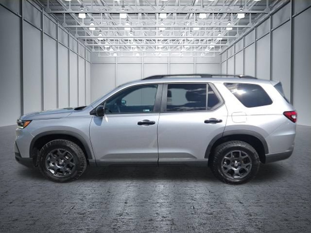 Used 2025 Honda Pilot TrailSport image 2