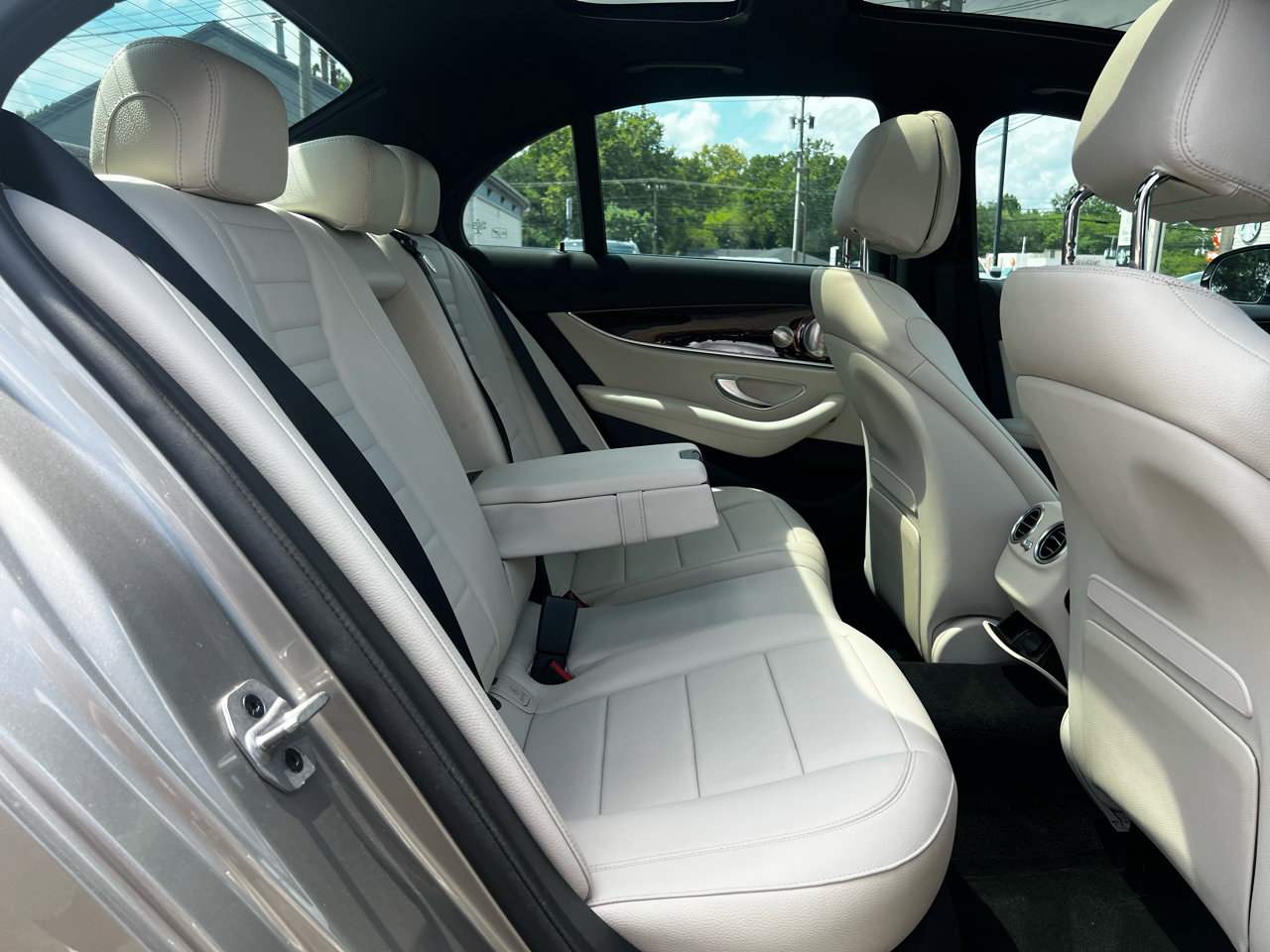 Used 2023 Mercedes-Benz E 450 4MATIC Sedan image 25