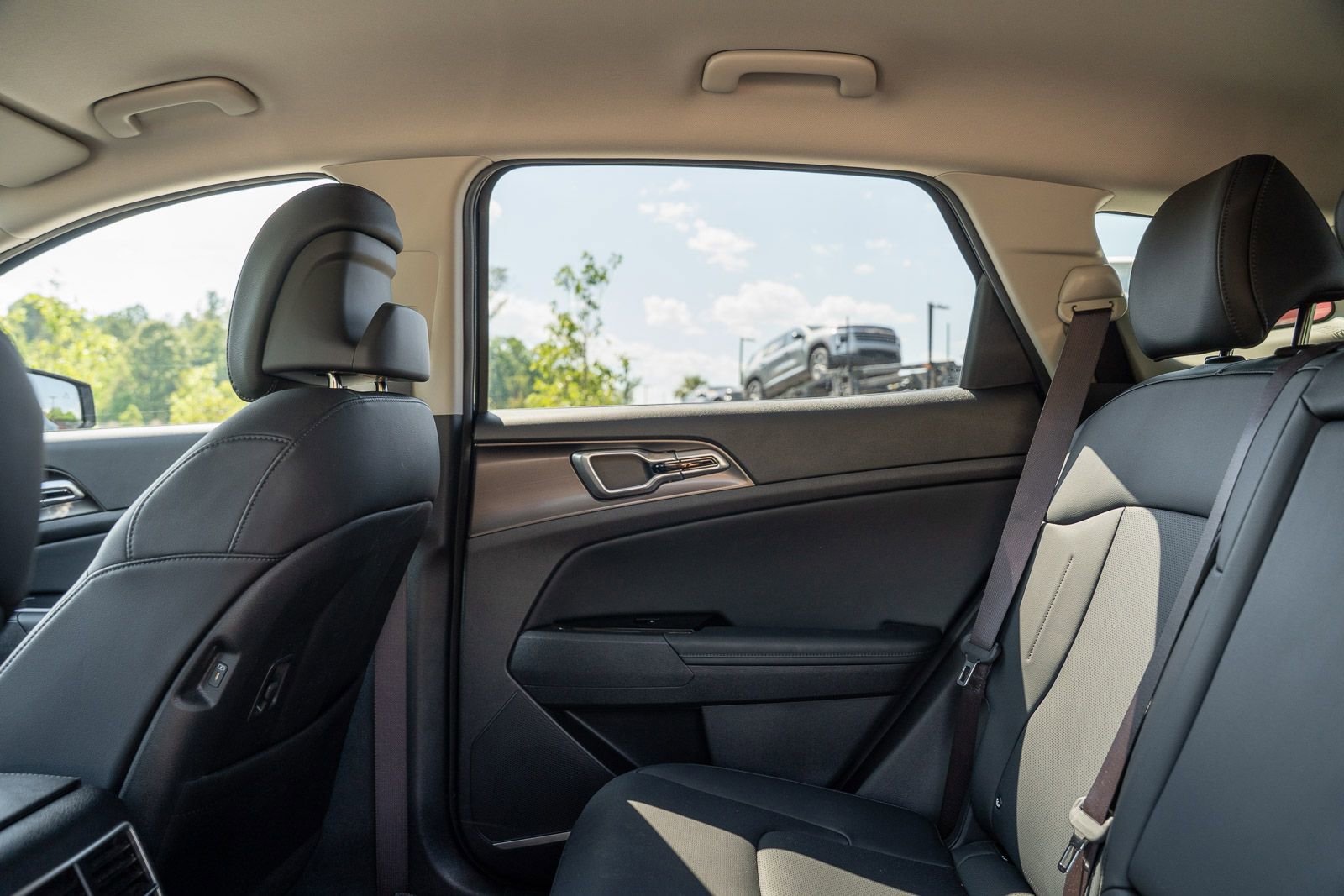 Used 2023 Kia Sportage EX image 18