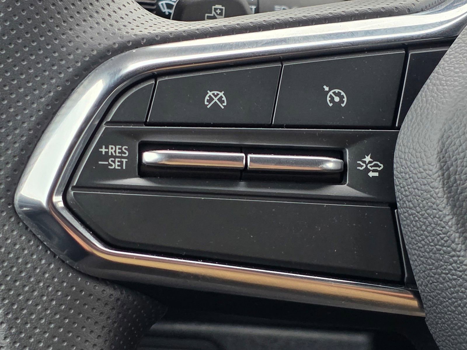 New 2026 Chevrolet Equinox EV LT w/ LPO, Blackout Package image 30