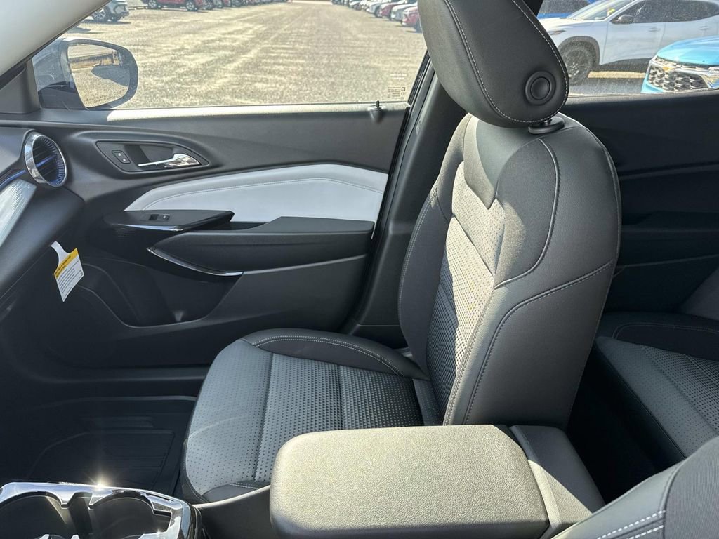 New 2026 Chevrolet Trax LT w/ Sunroof Package image 16