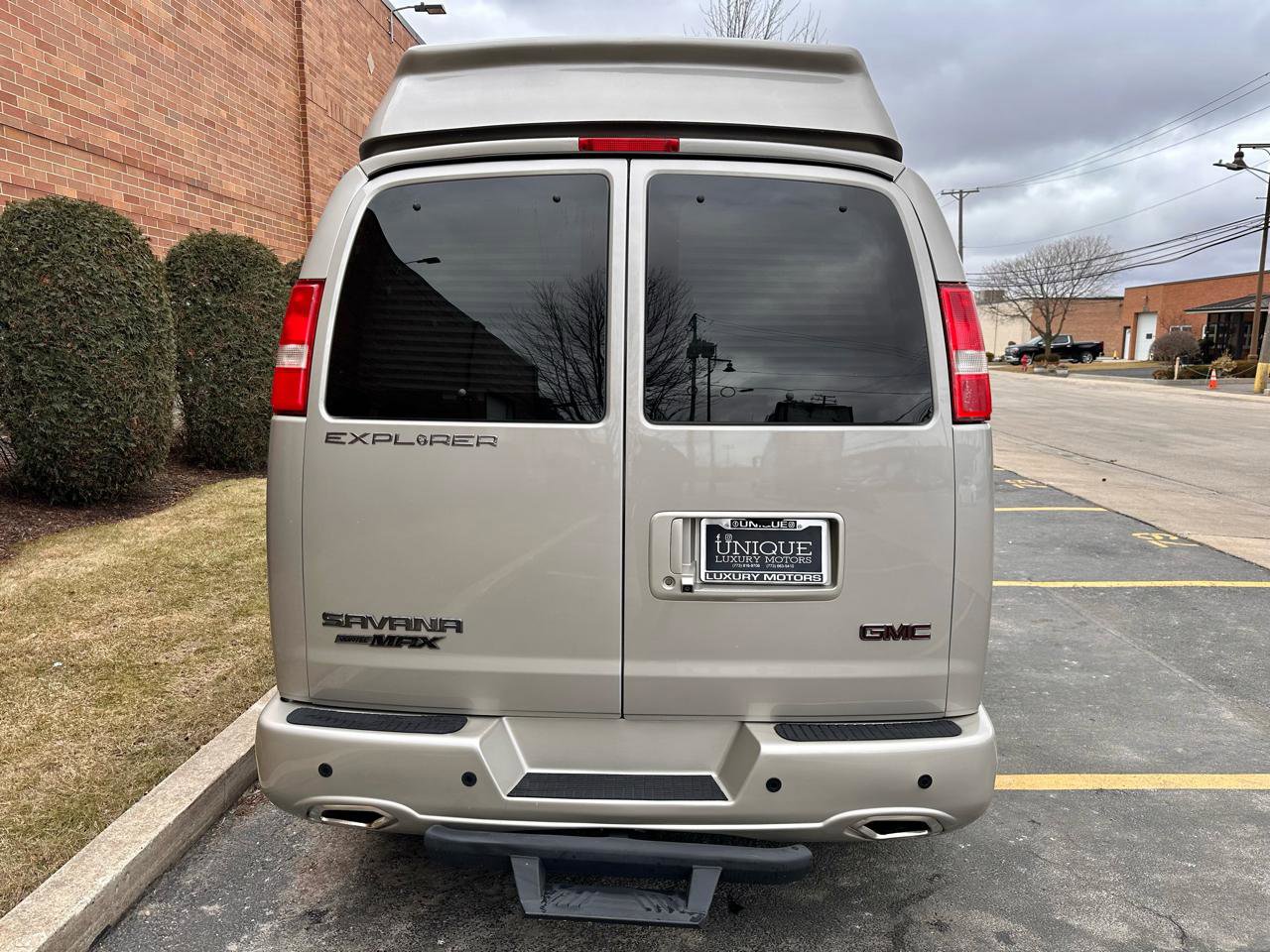 Used 2023 GMC Savana 2500 RWD image 25