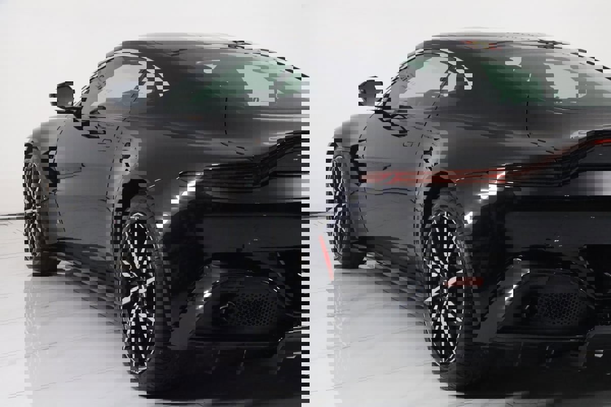 Used 2019 Aston Martin V8 Vantage Coupe image 19