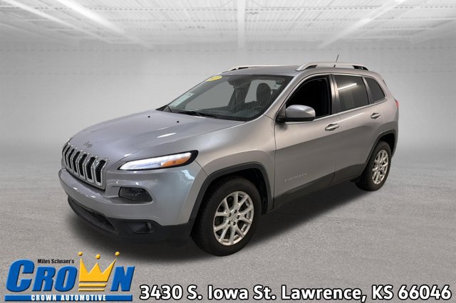 Used 2017 Jeep Cherokee Latitude w/ Cold Weather Group FWD image 1