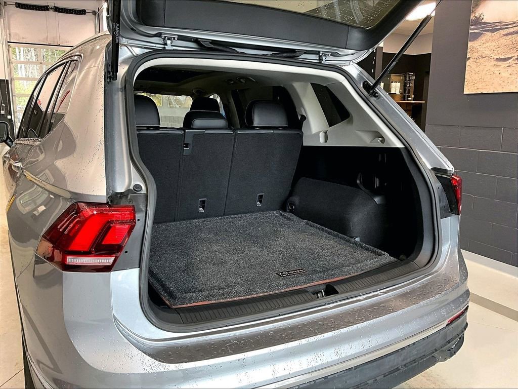 Used 2023 Volkswagen Tiguan SE w/ Panoramic Sunroof Package AWD/4WD image 24