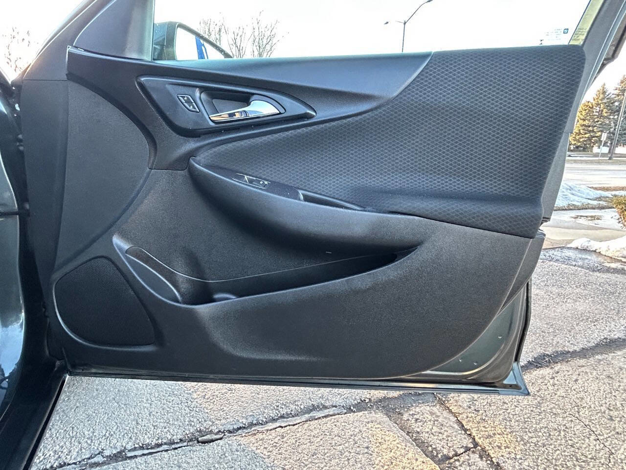 Used 2017 Chevrolet Malibu LT image 36