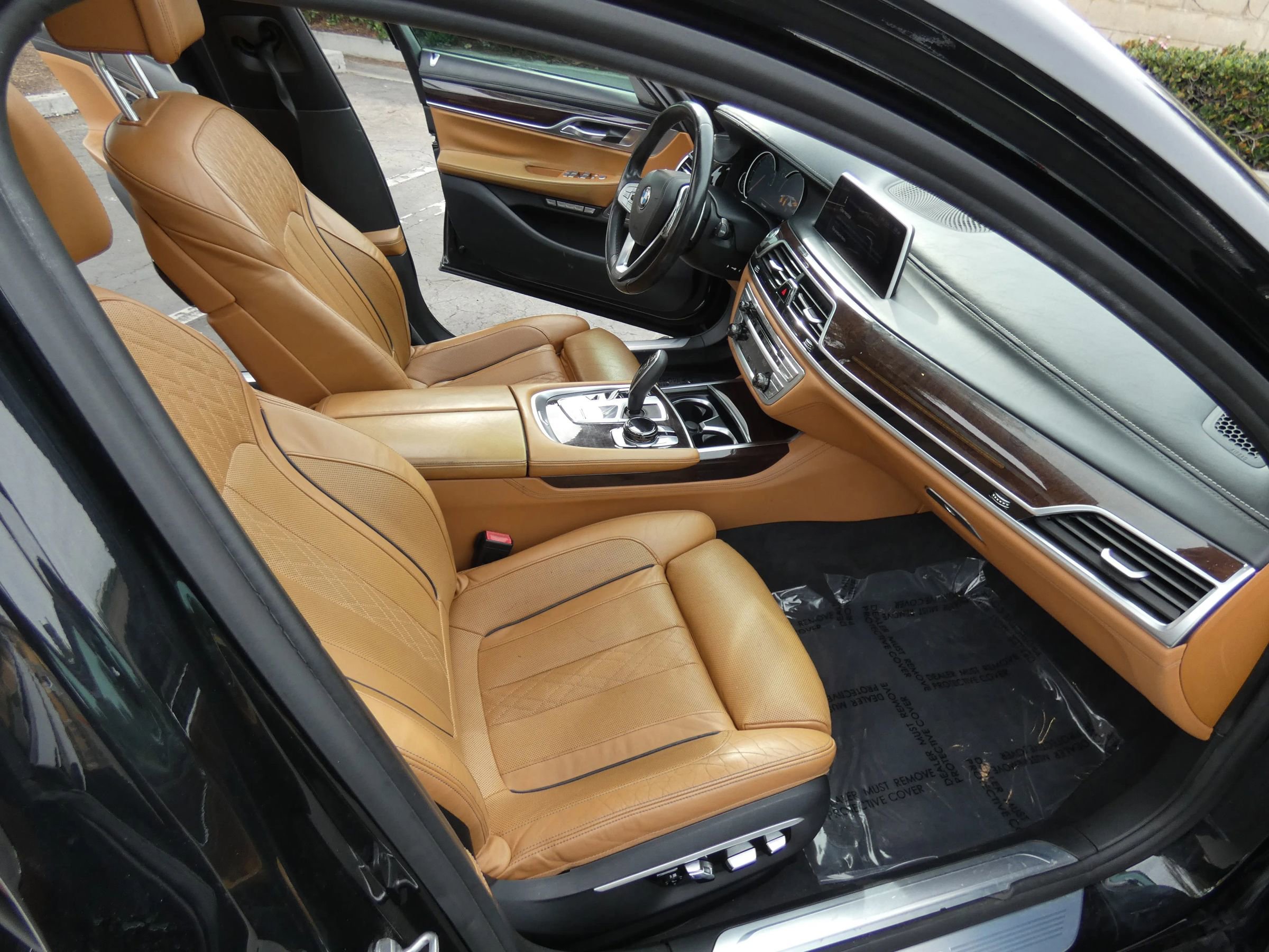 Used 2016 BMW 750i xDrive image 27