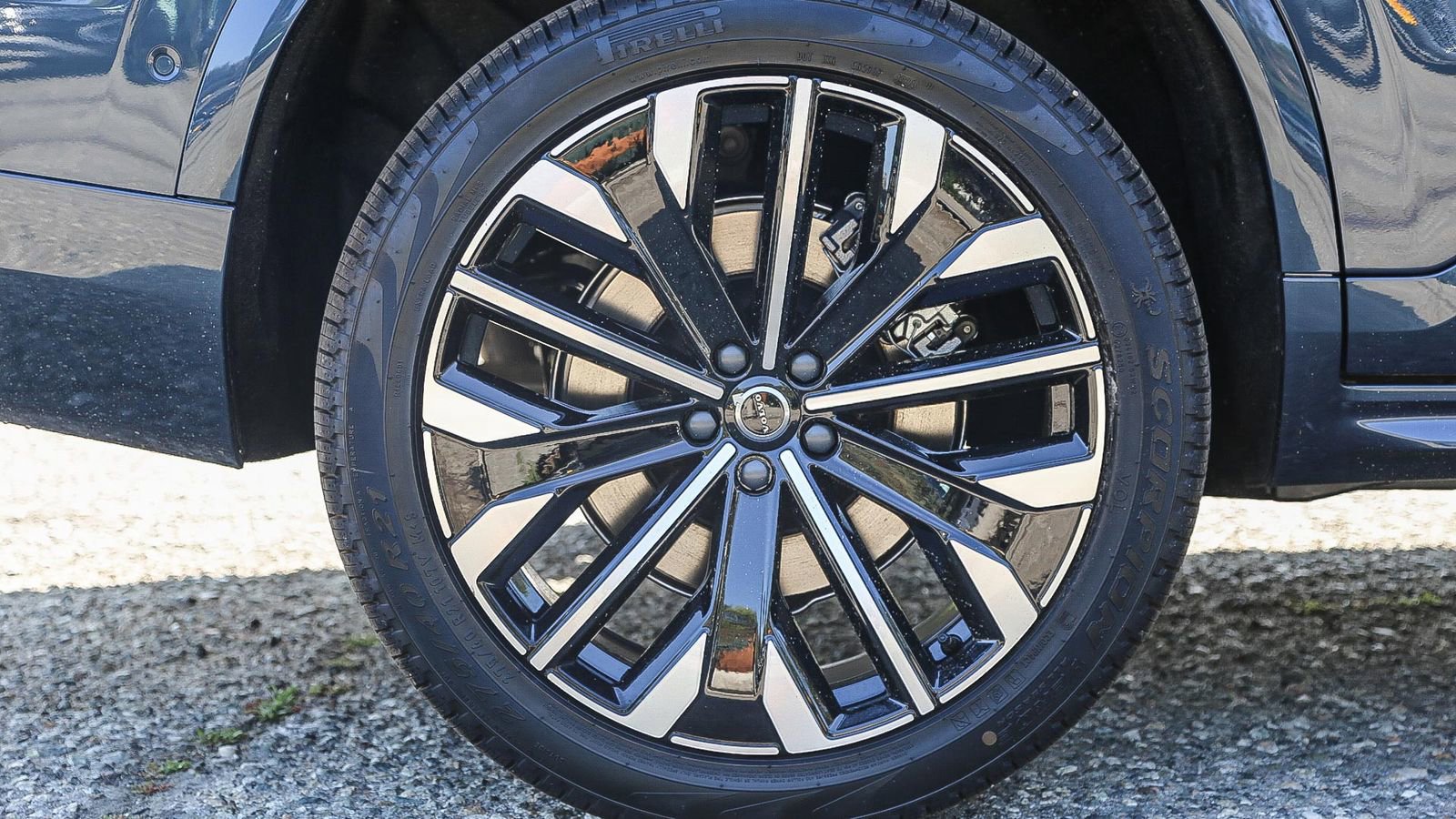 Used 2025 Volvo XC90 B6 Plus w/ Protection Package Premier AWD/4WD image 11