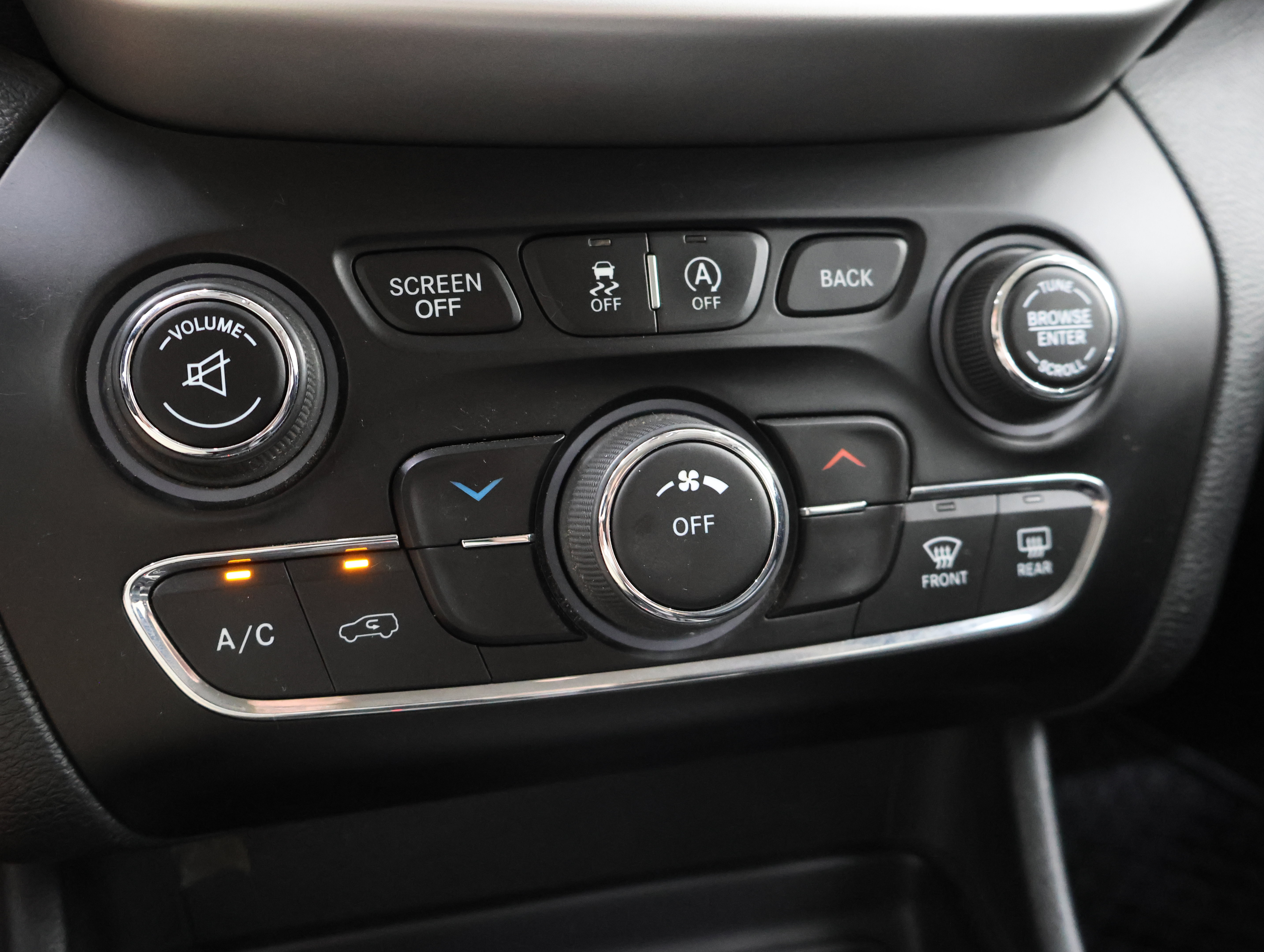 Used 2015 Jeep Cherokee Trailhawk w/ Leather Interior Group AWD/4WD image 45