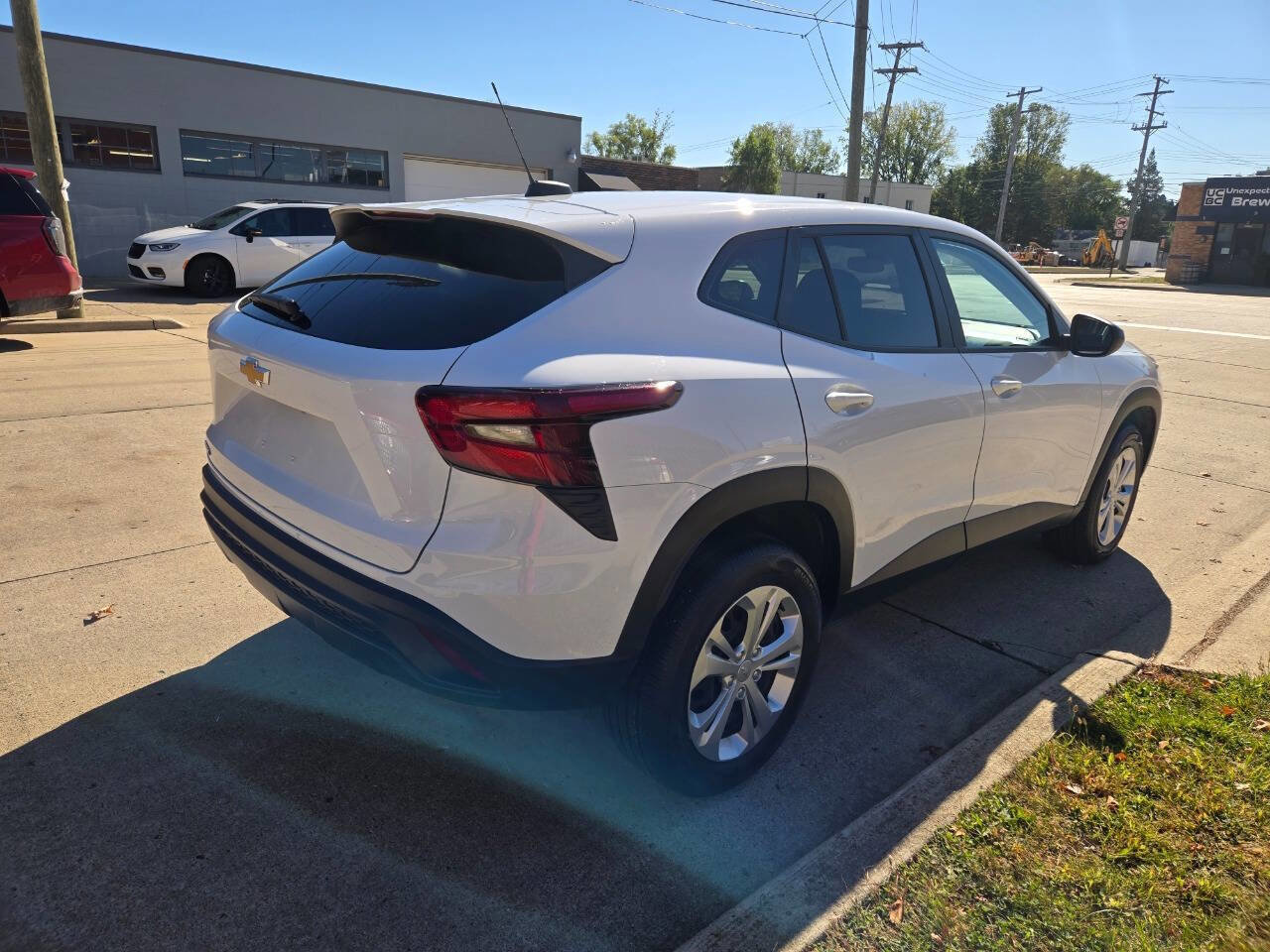 Used 2025 Chevrolet Trax LS image 14