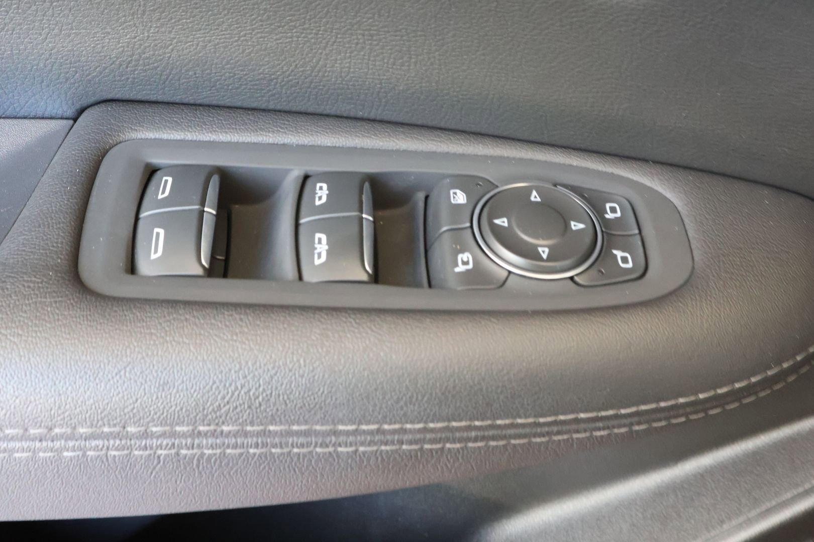 Certified 2025 Cadillac XT5 Premium Luxury image 11